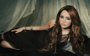 Miley Cyrus Actress Wallpaper